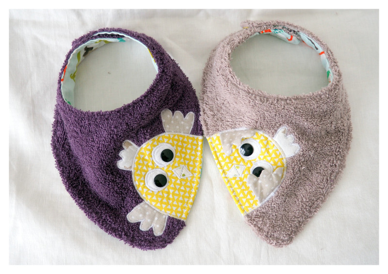 Des cadeaux fait maison pour gâter des bébés #5 : deux petits bavoirs Couture pour enfant - Isastuce